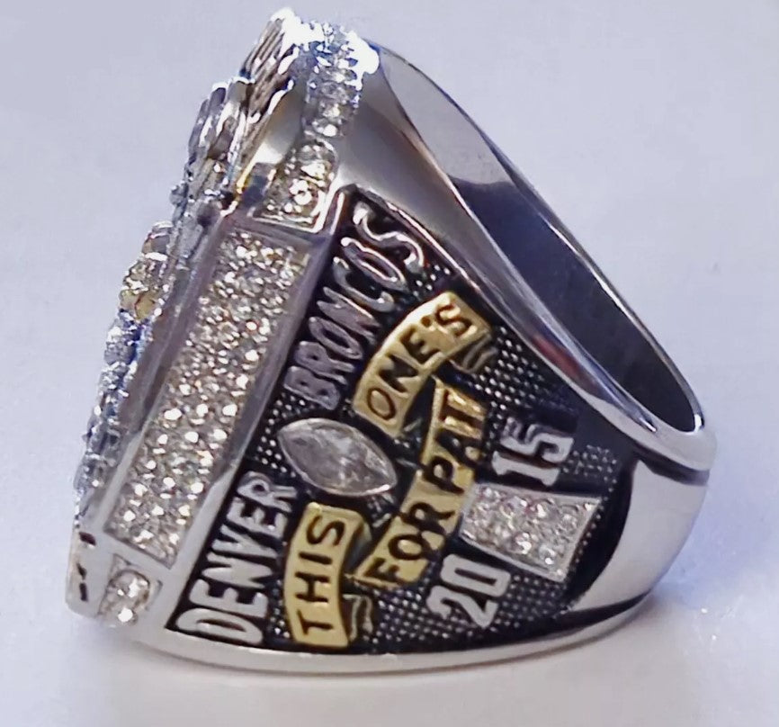 2015 - 2016 Peyton Manning Denver Broncos Super Bowl World Champions Souvenir Ring (Super Bowl L (50))