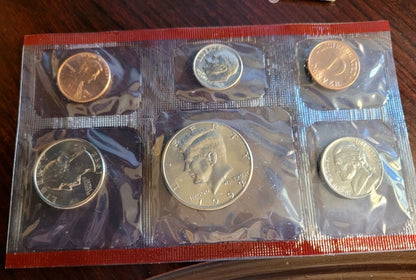 1992 U.S. UNCIRCULATED MINT SET WITH ENVELOPE