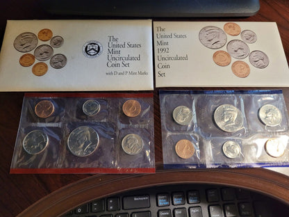 1992 U.S. UNCIRCULATED MINT SET WITH ENVELOPE